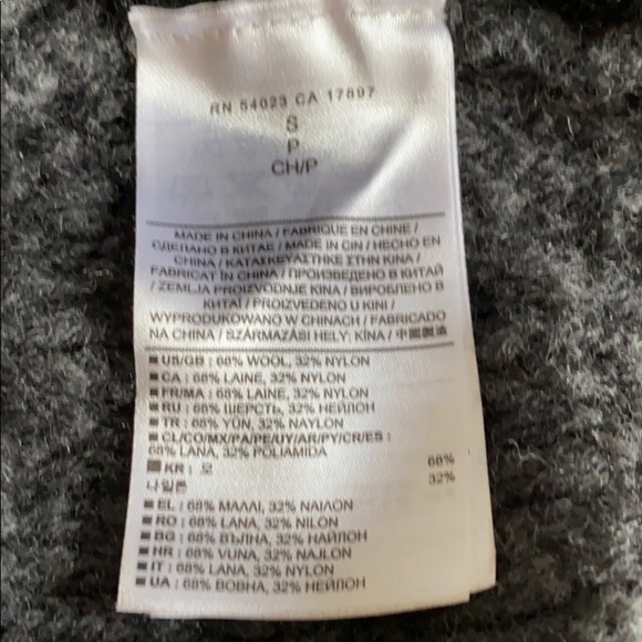 Men’s Banana Republic small gray toggle sweater - like brand new - Picture 5 of 5